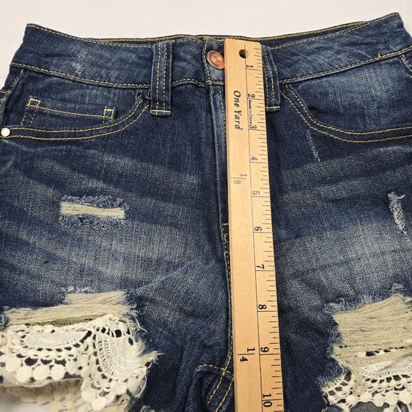No Boundaries Crochet Lace Trim Distressed Denim Shorts Dark Wash Size 3 Womens - Picture 5 of 8